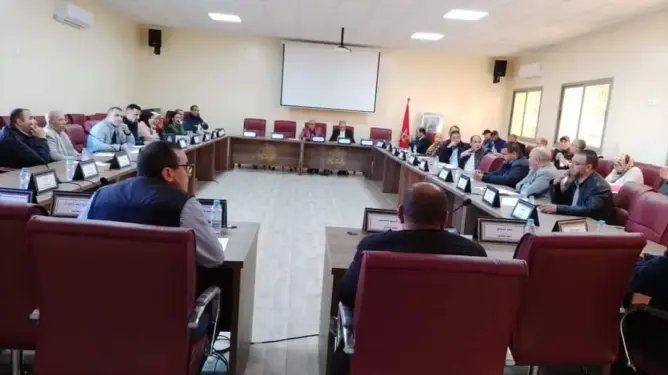 معارضة دمنات “تفضح” توزيع المشاريع الانتخابية وتتهم الأغلبية بتوظيف المال العام
