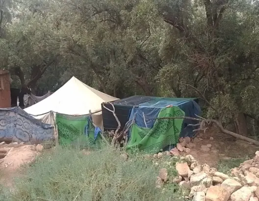 بعد عامين على الزلزال.. قرويون بشيشاوة ينتظرون وضع حد لمعاناتهم تحت الخيام (فيديو)