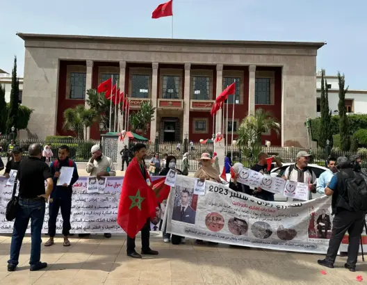 ضحايا زلزال الحوز يتظاهرون أمام البرلمان في ذكرى الفاجعة