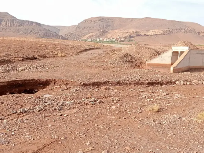 الأمطار تعزل قرية بورزازات وتعمق معاناة الساكنة