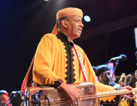 وفاة المعلم مصطفى باقبو أحد أبرز رواد فن “كناوة”