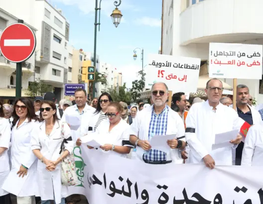 الصيادلة يحذرون من “زعزعة استقرار القطاع” ويهددون بالاحتجاج