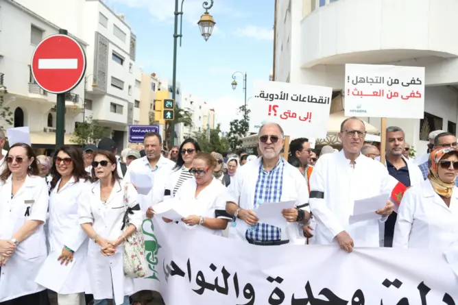 صيادلة المغرب يحذرون من استغلال احتجاجات الشباب لـ”تخريب الوطن”