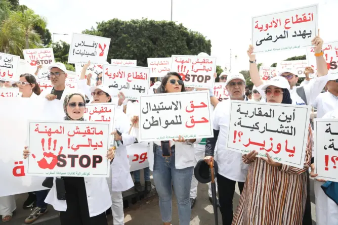 تسعير الأدوية “يقسم” الصيادلة.. نقابات ترفض الانسحاب من الحوار وتصف المحتجين بـ”الأقلية”