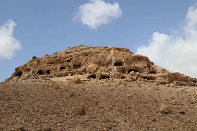 موقع “تِكْنيوين” الأثري بورزازات.. كنز جيولوجي تاريخي يواجه شبح الإهمال