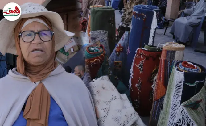 حافظات التراث ينسجن الجمال في العراء ويطالبن بفضاء يحميهن