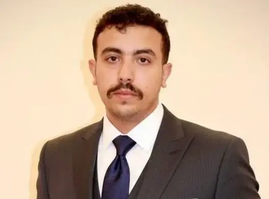 موسم على حافة الجنون: بين قديس يراقب و عابرين يتيهون