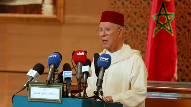 الملك يدعو علماء المغرب لإحياء ذكرى مرور 15 قرنا على ميلاد الرسول