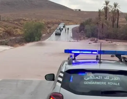 سيول طوفانية تقطع الطريق الوطنية 9 بين ورزازات وزاكورة