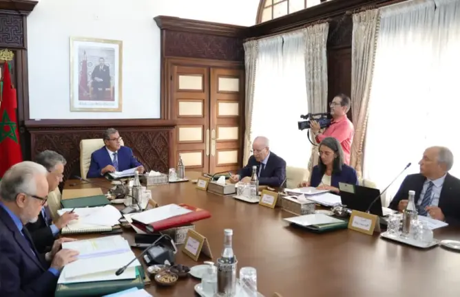 خبير اقتصادي يشرّح “معادلة” الحكومة لتقليص العجز وحماية القدرة الشرائية من التضخم