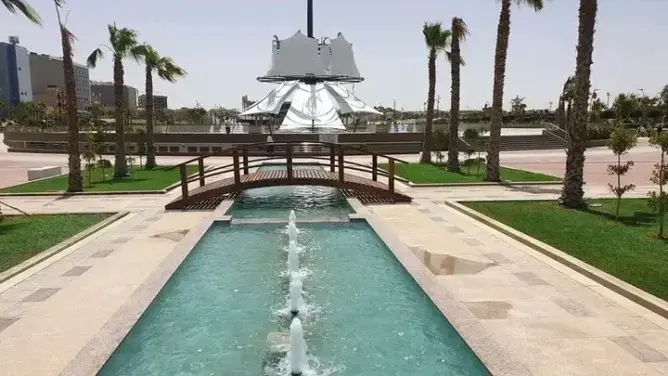 عطش تحت واجهة خضراء بالعيون .. 47% من مياه التحلية تضيع والسكان يستغيثون