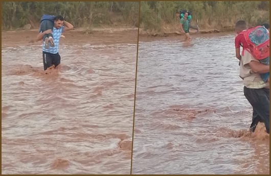 أب يحمل ابنه لعبور الوادي.. مطالب ببناء منشآت فنية على وادي دادس نواحي ورزازات
