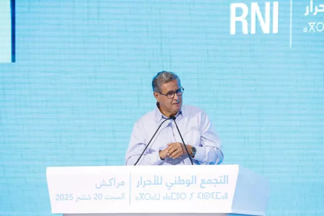 أخنوش يرفض منطق “الدكاكين السياسية” ويدعو لتحصين المشاريع الحكومية من “صراعات الانتخابات”