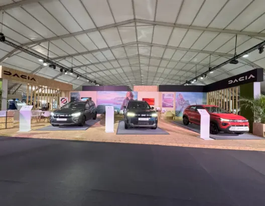 داسيا المغرب تعرض سياراتها الهجينة والكهربائية في معرض Auto-Expo 2025