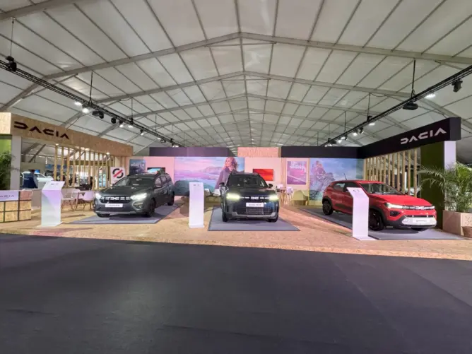 داسيا المغرب تعرض سياراتها الهجينة والكهربائية في معرض Auto-Expo 2025