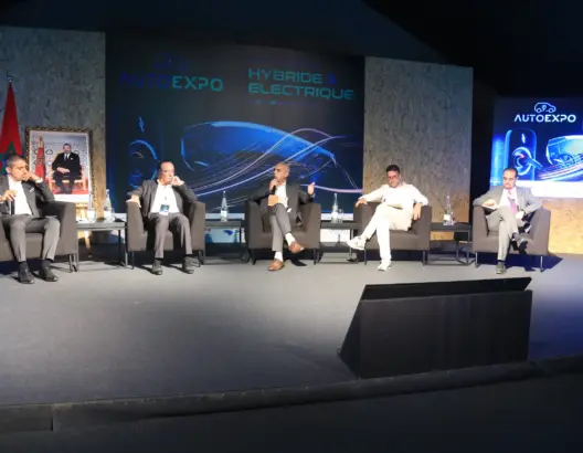 فاعلون  يبرزون دور الائتمان والتأمين في التحول نحو السيارات الهجينة والكهربائية