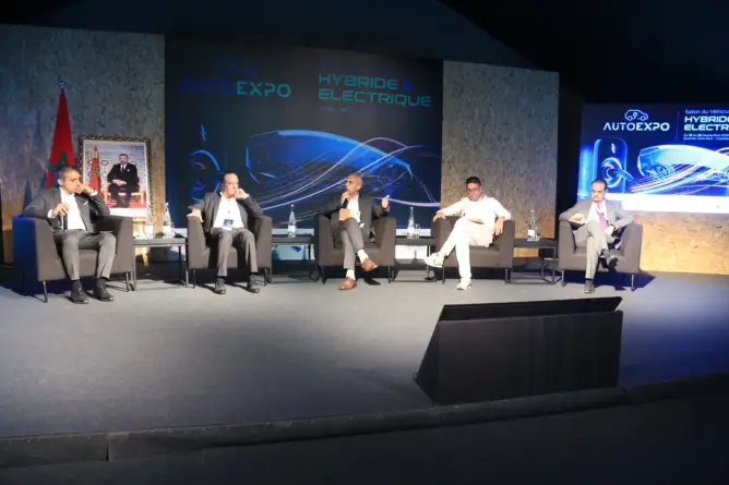 فاعلون  يبرزون دور الائتمان والتأمين في التحول نحو السيارات الهجينة والكهربائية
