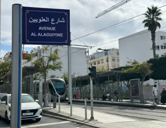 اختناق مروري بقلب العاصمة يثير غضب الساكنة.. وترام الرباط في قفص الاتهام (فيديو)
