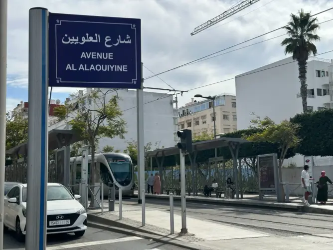 اختناق مروري بقلب العاصمة يثير غضب الساكنة.. وترام الرباط في قفص الاتهام (فيديو)