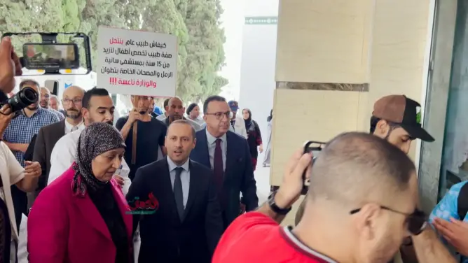 مواطنون “يلاحقون” التهراوي بمستشفى تطوان