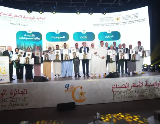 تتويج حرفيين بالجائزة الوطنية لأمهر الصناع التقليديين