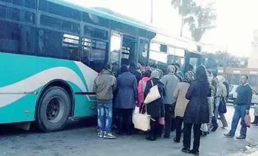 أزمة النقل الحضري بإقليم بنسليمان.. حافلات مهترئة وركاب يلجؤون للنقل السري