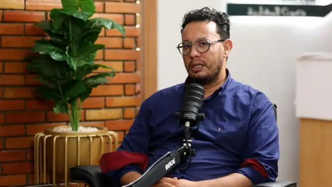 إثري: آلاف المتضررين خارج لوائح “دعم الزلزال” وأعوان سلطة استفادوا دون وجه حق (فيديو)