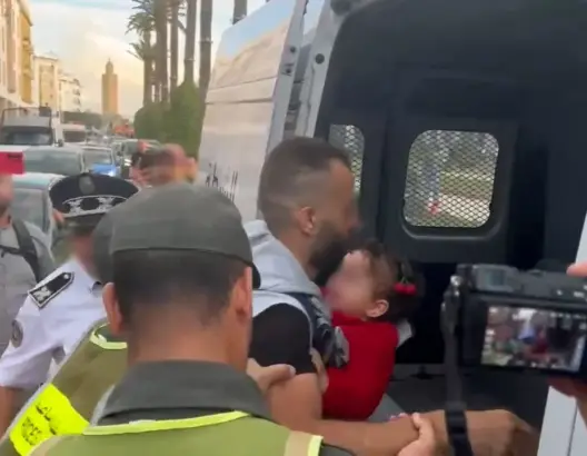 مصدر أمني: الأب الموقوف رفقة طفلته بالرباط أفرج عنه فورا دون اقتياده لمخفر الشرطة