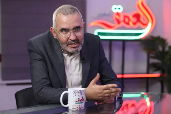 سنة انتخابية على الأبواب.. خبير اقتصادي يحذر من التراخي في معالجة البطالة والتفاوتات بالمغرب