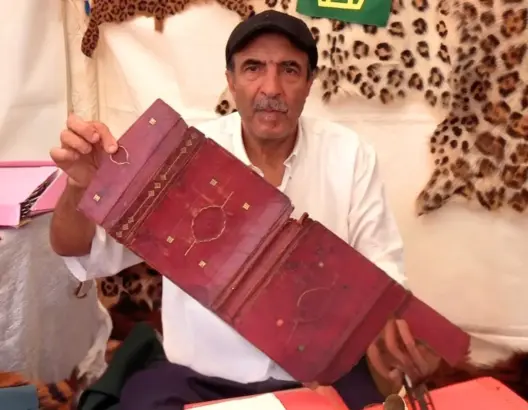 سيف الدين.. نصف قرن في خدمة الورق والذاكرة (بورتريه)