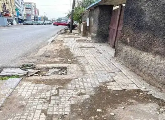18 سنة من المعاناة اليومية.. العمران متهمة بـ”تعطيل” حلم التهيئة في سيدي مومن