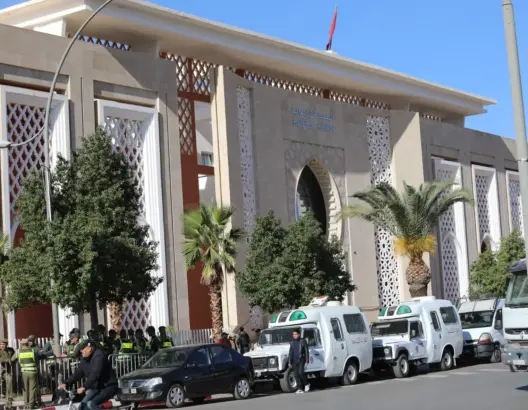 النيابة العامة بخنيفرة تأمر بإيداع راشدين السجن ومتابعة آخرين على خلفية أعمال شغب