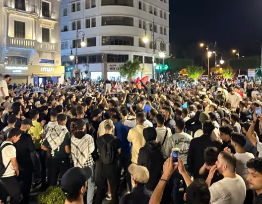“جيل z” ينسحبون من وقفة احتجاجية بطنجة بسبب “سيطرة” يساريين عليها