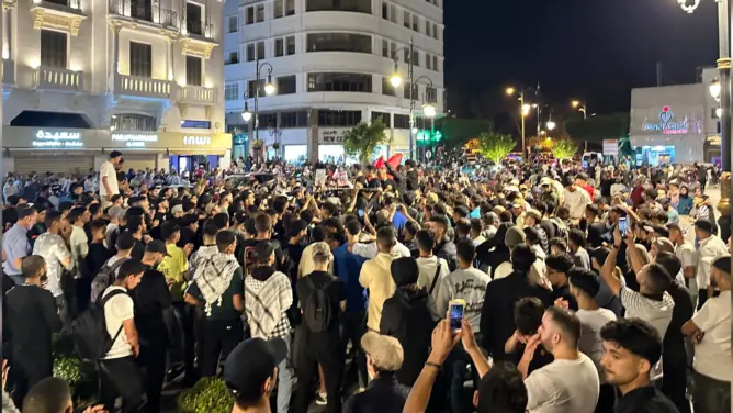 “جيل z” ينسحبون من وقفة احتجاجية بطنجة بسبب “سيطرة” يساريين عليها