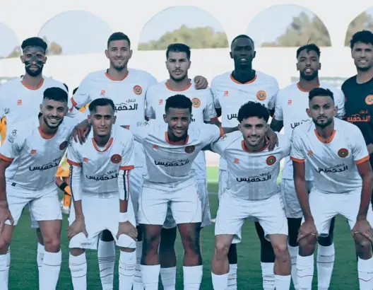 نهضة بركان المنقوص عدديا يكتفي بالتعادل أمام اتحاد تواركة (2-2)