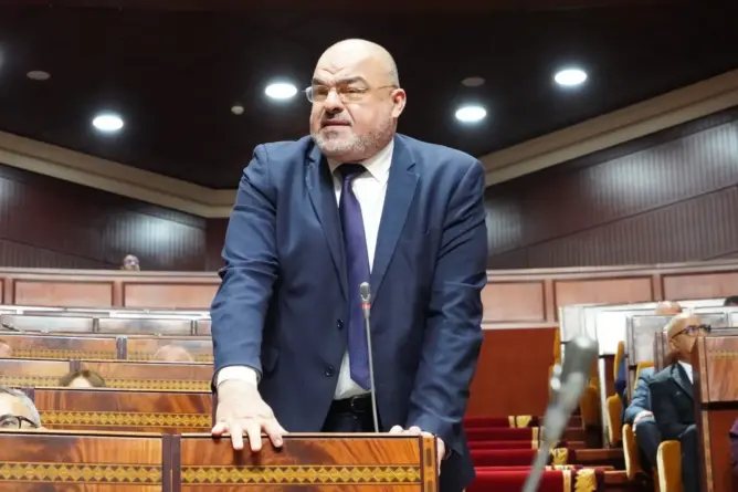 بن الطيب يدعو إلى حوار عقلاني مع الشباب ويحذر من التبخيس والتحريض الرقمي