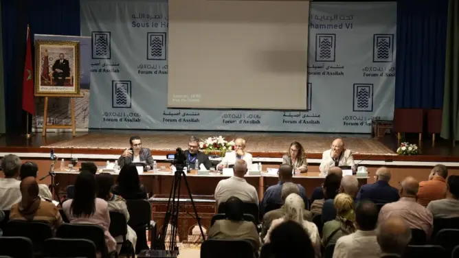 منتدى أصيلة.. مثقفون يحذرون من “سلطة التقنية” على الفن والخيال الإنساني