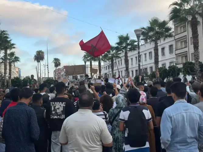 “التحول الظرفي لا يصنع استقلالا”… أحمد بوز ينتقد تفاعل الإعلام العمومي مع احتجاجات جيل “Z”