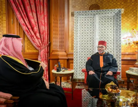 الملك محمد السادس يتسلم رسالة من العاهل السعودي وولي عهده