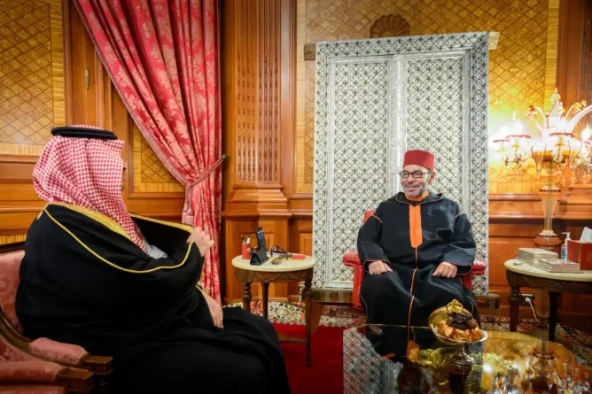 الملك محمد السادس يتسلم رسالة من العاهل السعودي وولي عهده
