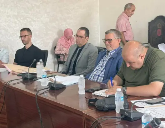 “سير أ الحيوان”.. عبارة على لسان السيمو تفجر جماعة القصر الكبير والمعارضة تنسحب