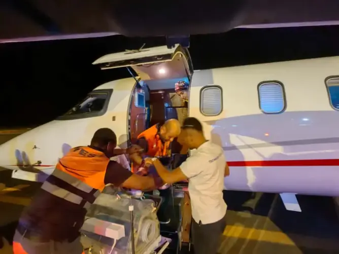 نقل رضيع حديث الولادة من زاكورة إلى فاس على متن طائرة طبية