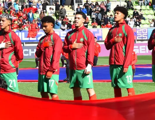 أضواء كاشفة// الكرة المغربية تتألق خارج الديار.. وملاعب البطولة تئن داخل الأسوار