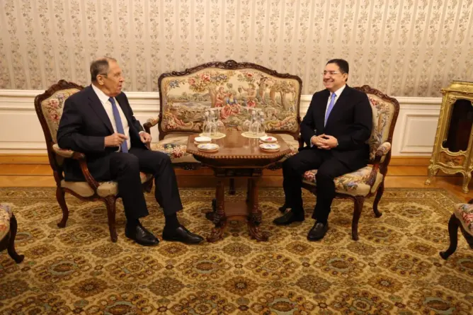 المغرب وروسيا يؤكدان من موسكو رفض تأويل القانون الدولي لعرقلة حل قضية الصحراء