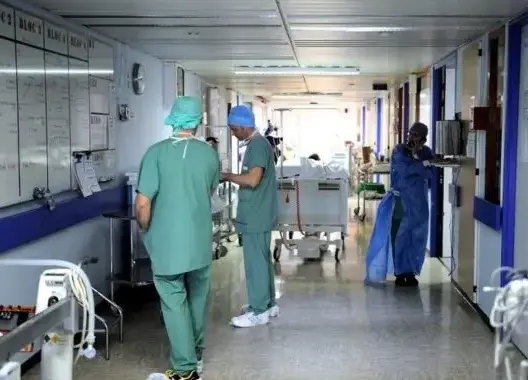 صفقات تفاوضية لصيانة المستشفيات.. خبير اقتصادي يضع أربعة شروط لضمان الشفافية