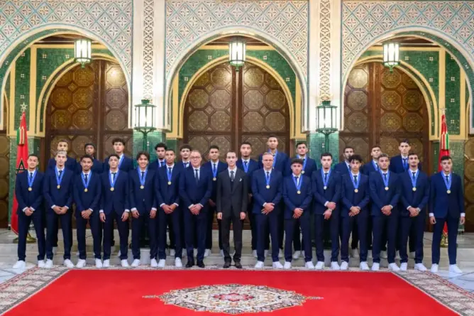 ولي العهد يستقبل منتخب الشباب بعد فوزه بكأس العالم.. تكريم ملكي كبير واستقبال شعبي حاشد
