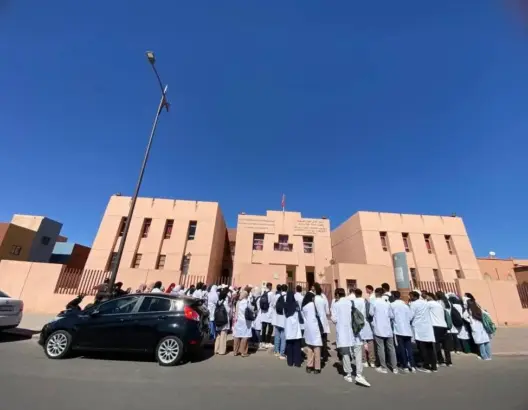 طلبة التمريض بورزازات يحتجون للمطالبة بـ "التعويض عن التداريب"