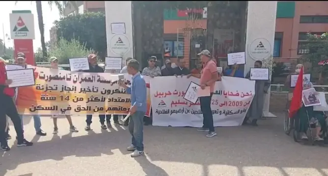 متضررون من مشروع “امتداد تامنصورت” يحتجون أمام “العمران” لإنهاء جمود دام 14 سنة