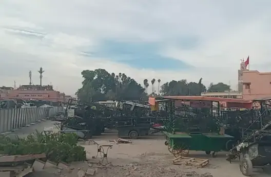 توقيف مؤقت لبائعي المأكولات بساحة جامع الفنا وسط ذروة الموسم السياحي