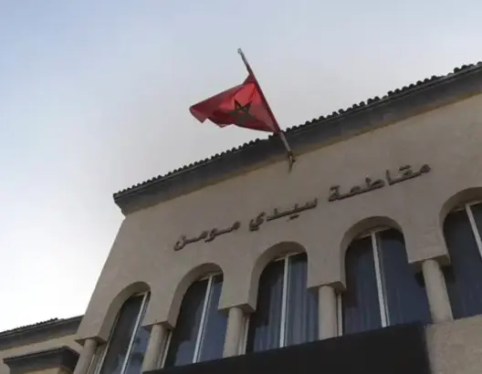 تعثر مشاريع سيدي مومن.. طرق متدهورة وصفقات مجمدة تثير غضب الساكنة